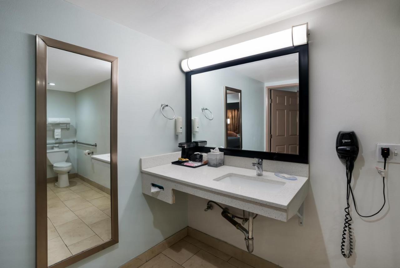 ซูเปอร์ 8 บาย วินด์แฮม แฟร์ฟิลด์ Hotel ภายนอก รูปภาพ